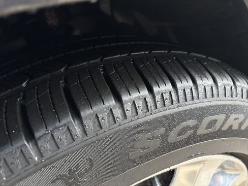 Used 2018 Chrysler 300 Limited w/ Harman/Kardon Audio Group image 12