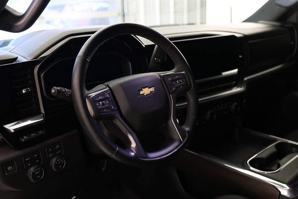 Used 2024 Chevrolet Silverado 2500 High Country w/ Technology Package AWD/4WD image 18