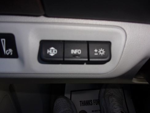 Used 2021 GMC Acadia SLT w/ Technology Package image 24