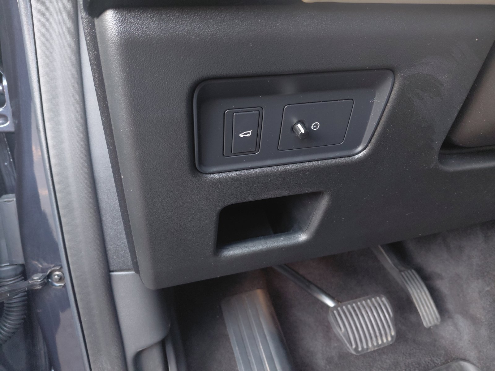Used 2018 Land Rover Discovery HSE AWD/4WD image 22