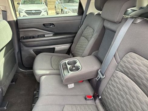 Certified 2024 Nissan Pathfinder SV image 29