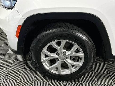 Used 2022 Jeep Grand Cherokee L Limited image 11