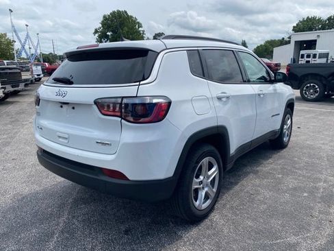Used 2024 Jeep Compass Latitude w/ Altitude Special Edition AWD/4WD image 5