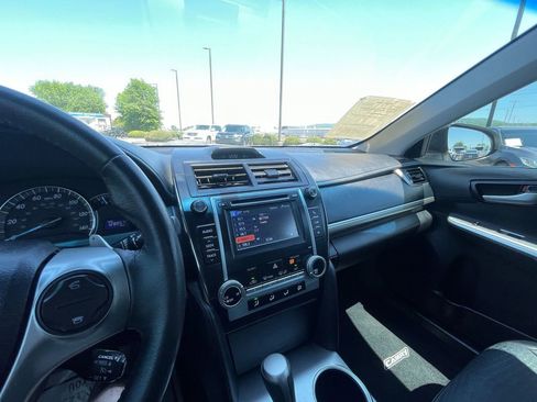 Used 2014 Toyota Camry SE FWD image 29