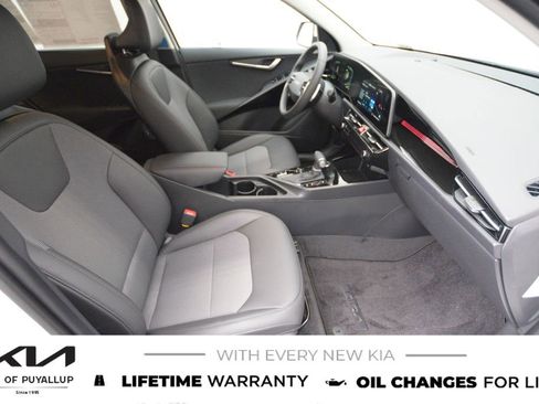 New 2026 Kia Niro EX image 16