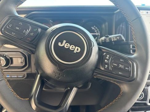 Used 2024 Jeep Wrangler Unlimited AWD/4WD image 15