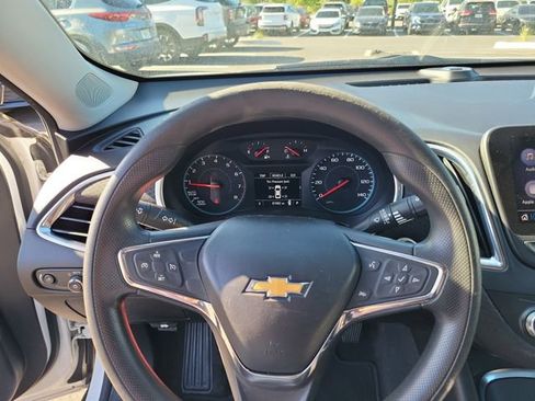 Used 2021 Chevrolet Malibu LT FWD image 18