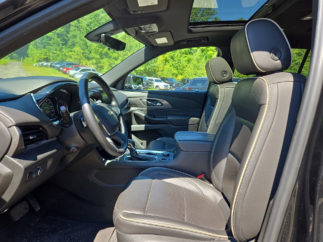 Used 2023 Chevrolet Traverse Premier AWD/4WD image 2