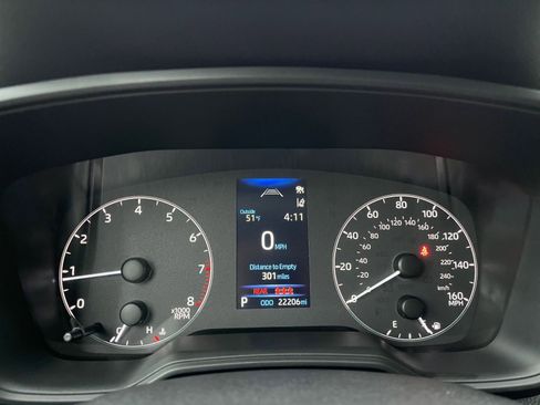 Used 2025 Toyota Corolla Cross LE image 40