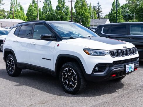 Used 2025 Jeep Compass Trailhawk AWD/4WD image 1
