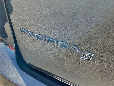 Used 2018 Chrysler Pacifica Limited w/ S Appearance Package image 10