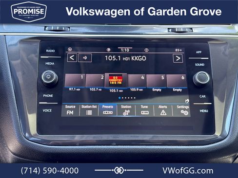 Used 2023 Volkswagen Tiguan SE w/ Panoramic Sunroof Package FWD image 23