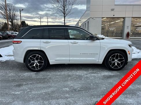 Certified 2025 Jeep Grand Cherokee Summit image 9