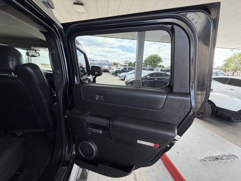Used 2005 HUMMER H2 w/ Preferred Equipment Group AWD/4WD image 18