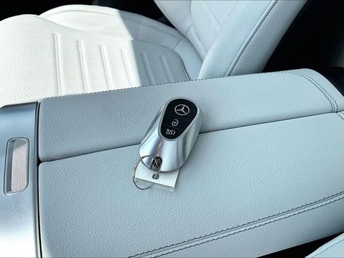 Used 2023 Mercedes-Benz GLC 300 image 11