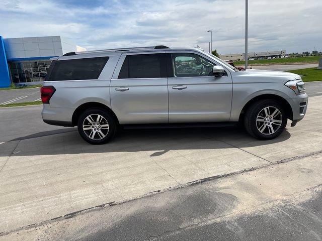 Used 2024 Ford Expedition Max Limited AWD/4WD image 2