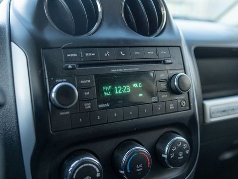 Used 2016 Jeep Compass Latitude image 24