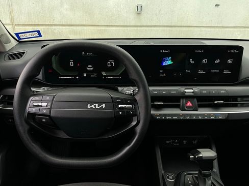 Used 2025 Kia K4 LXS image 13