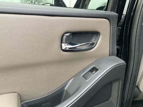 Used 2024 Nissan Frontier SV image 12