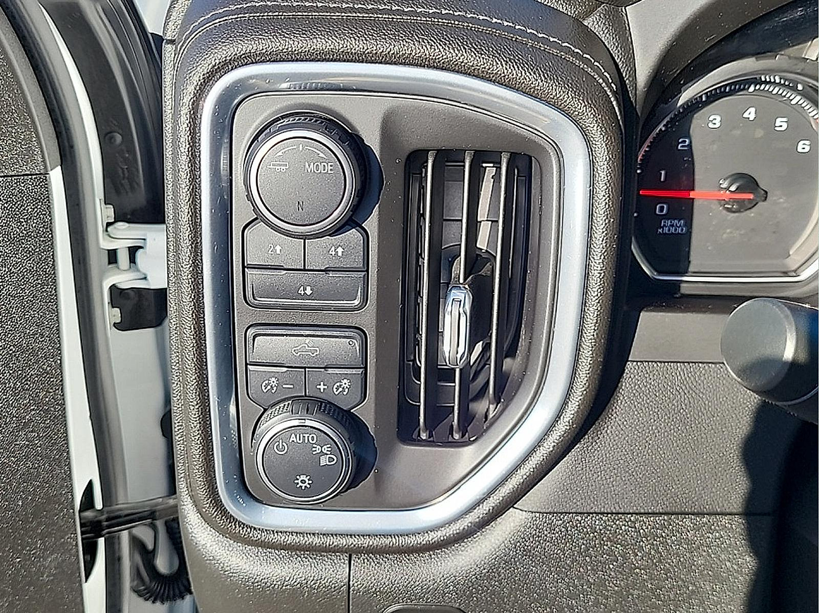 Used 2023 Chevrolet Silverado 2500 LT AWD/4WD image 22