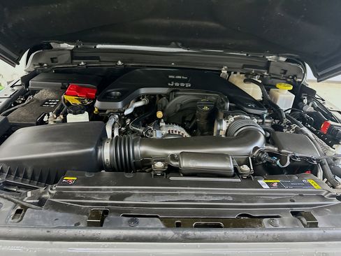 Used 2021 Jeep Gladiator Mojave w/ Cold Weather Group image 33