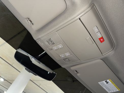 Used 2021 Volkswagen Atlas SE image 33