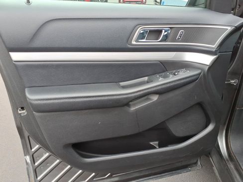 Used 2016 Ford Explorer XLT w/ Equipment Group 201A AWD/4WD image 11