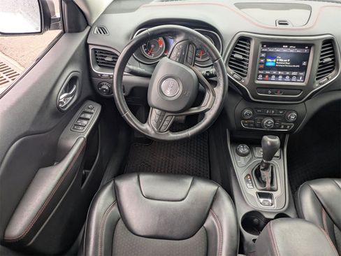 Used 2020 Jeep Cherokee Trailhawk w/ Cold Weather Group image 17