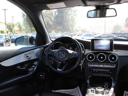 Used 2019 Mercedes-Benz GLC 300 4MATIC w/ Premium Package image 26