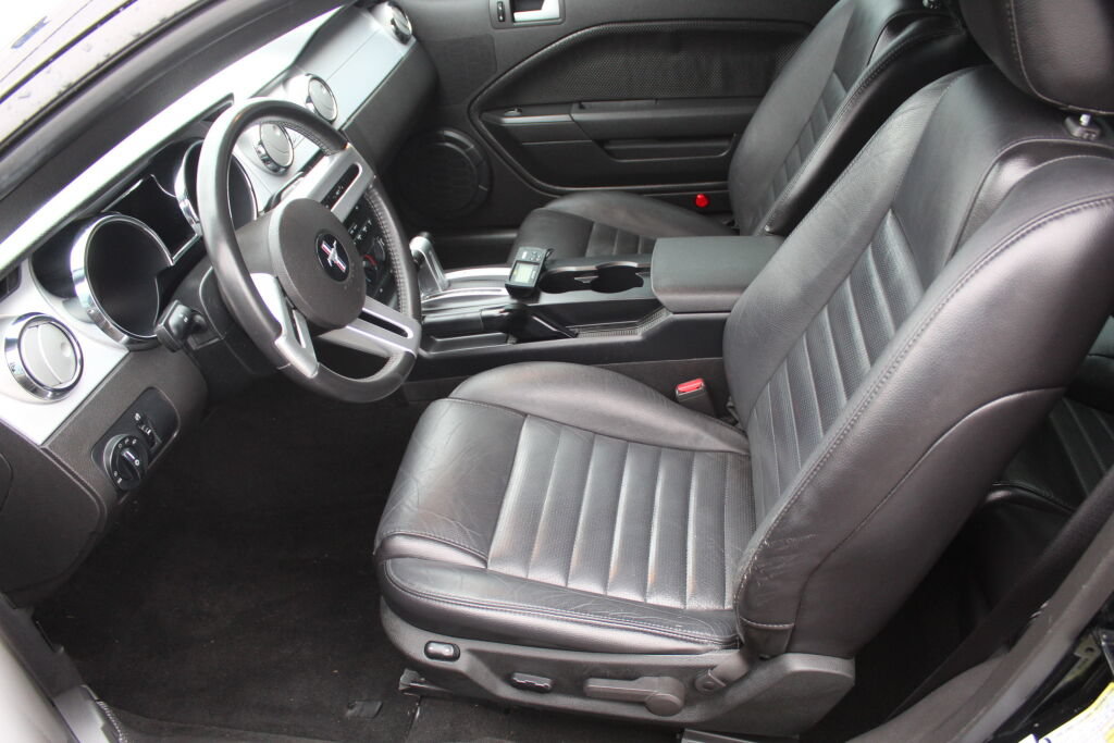 Used 2006 Ford Mustang GT RWD image 12