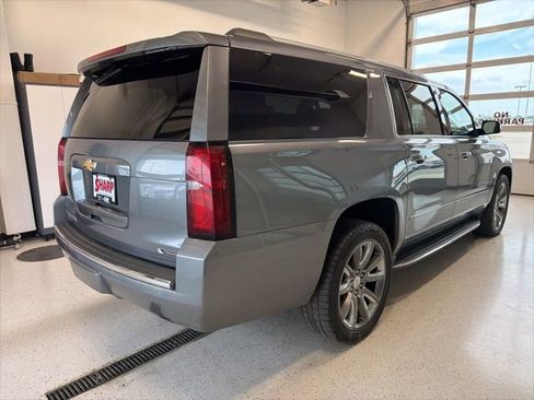 Used 2018 Chevrolet Suburban Premier AWD/4WD image 10