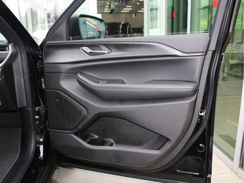 New 2025 Jeep Grand Cherokee Laredo X w/ Luxury Tech Group I image 33