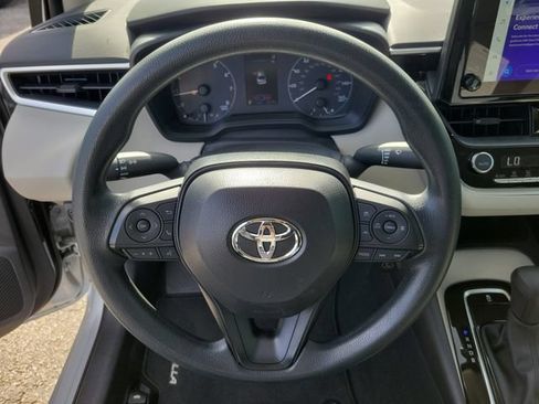 Used 2025 Toyota Corolla LE FWD image 22