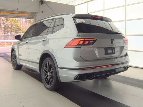 Used 2022 Volkswagen Tiguan SE R-Line image 9