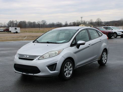 Used 2013 Ford Fiesta SE image 4