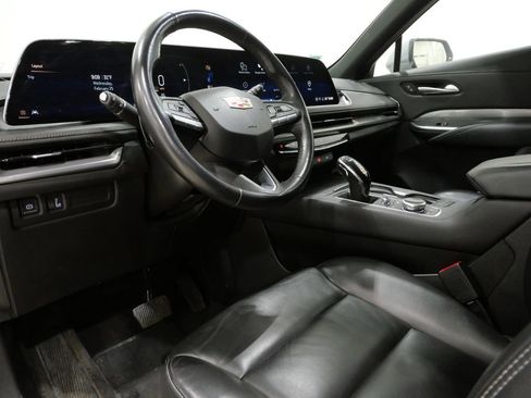 Used 2024 Cadillac XT4 Premium Luxury image 11