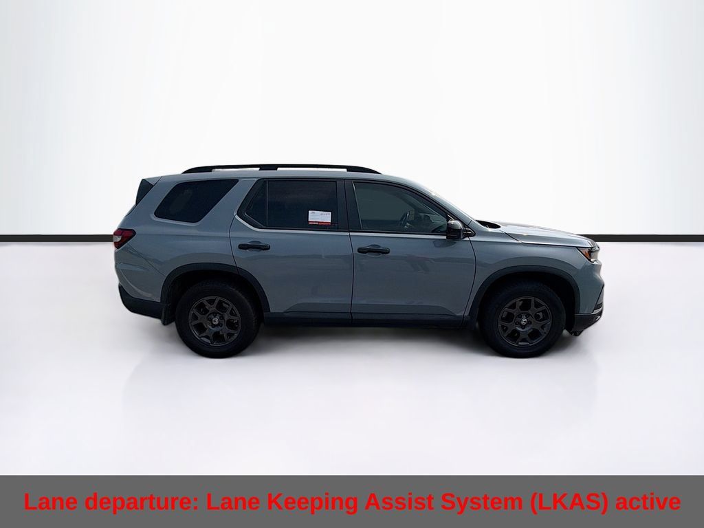 Used 2025 Honda Pilot TrailSport image 11