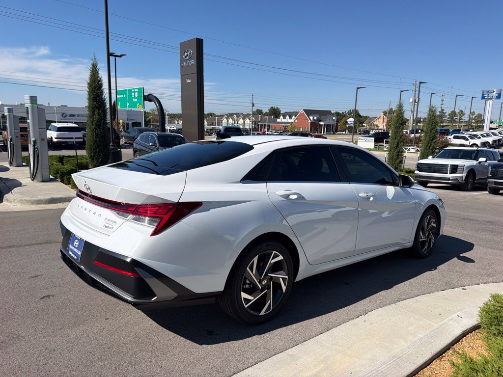 New 2026 Hyundai Elantra Limited FWD image 4