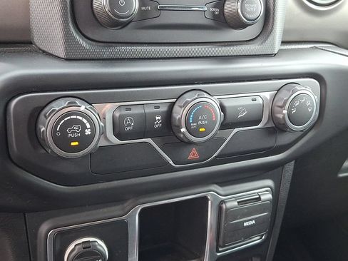 Used 2019 Jeep Wrangler Unlimited Sport AWD/4WD image 16
