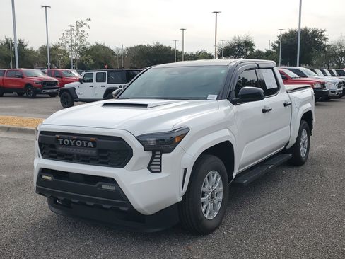Used 2024 Toyota Tacoma SR image 2