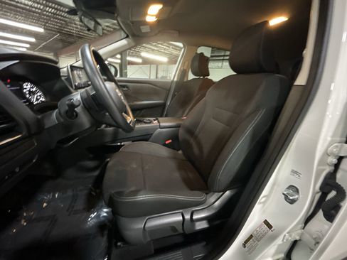 Used 2023 Nissan Rogue S AWD/4WD image 20