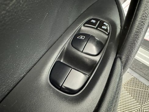 Used 2020 Nissan Rogue SV image 39