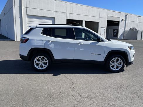 Used 2024 Jeep Compass Latitude AWD/4WD image 6