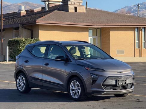 Used 2023 Chevrolet Bolt EUV LT image 3