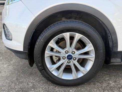 Used 2019 Ford Escape SE image 5