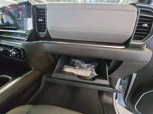 Certified 2022 GMC Sierra 1500 SLT w/ SLT Convenience Package AWD/4WD image 30
