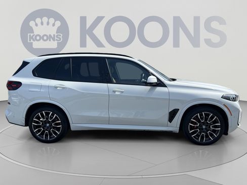 Used 2024 BMW X5 xDrive40i w/ M Sport Package AWD/4WD image 8