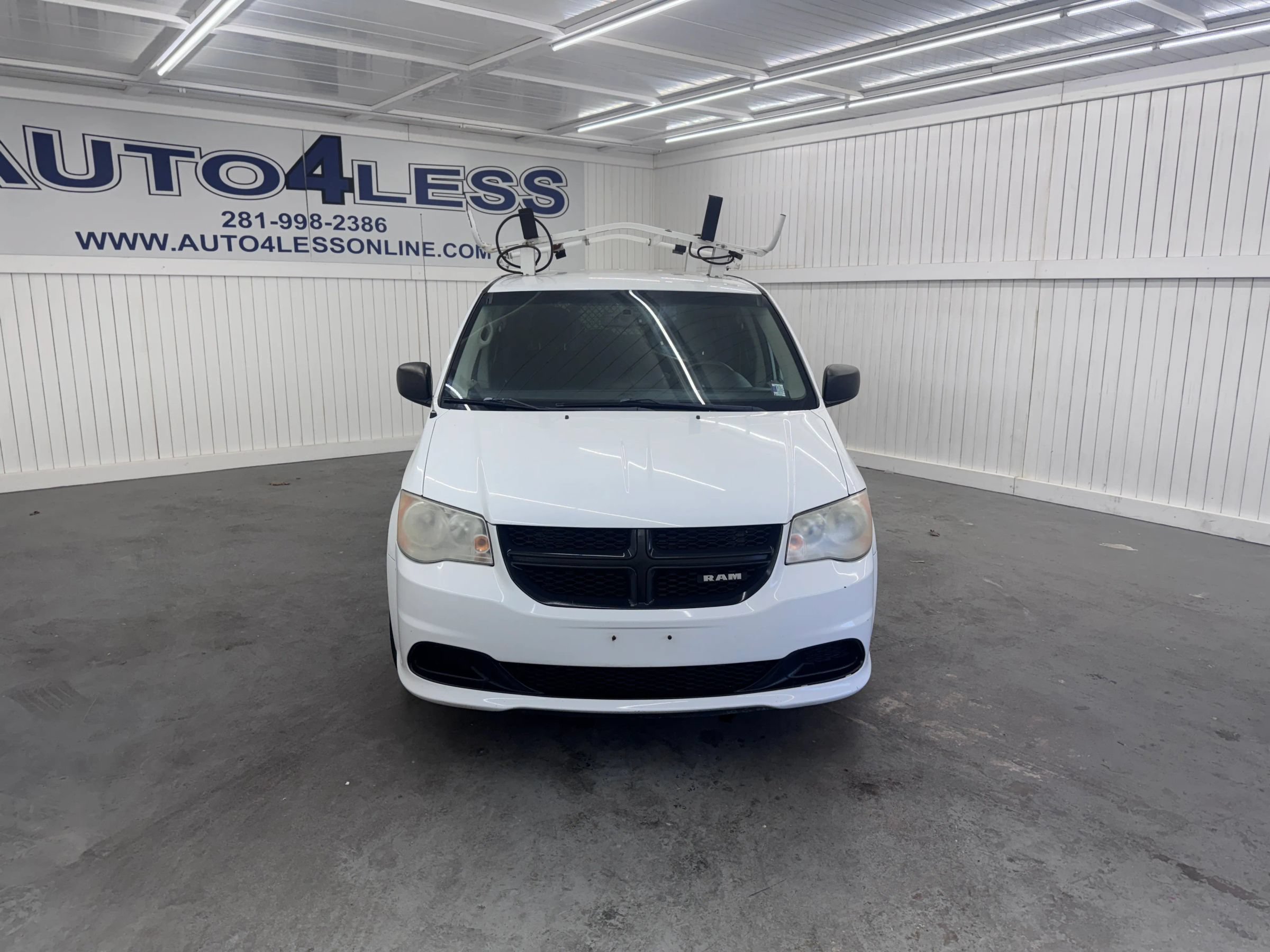 Used 2014 RAM C/V Tradesman w/ UConnect Hands-Free Group FWD image 2