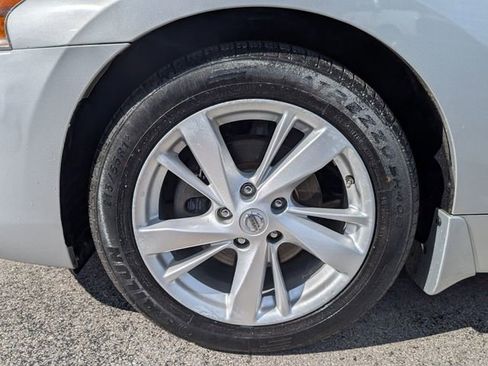 Used 2015 Nissan Altima 2.5 SV w/ Convenience Package image 9