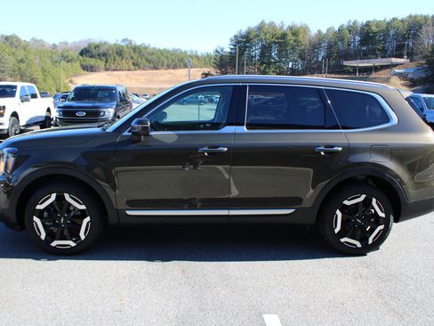 Used 2024 Kia Telluride S image 6